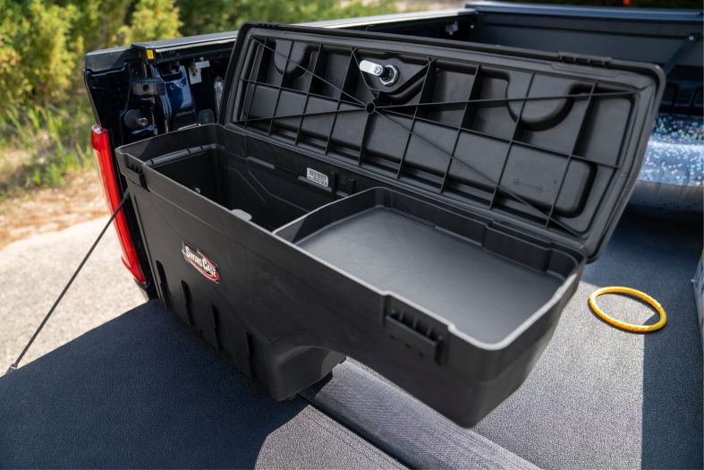 NOVISauto CARRYBOY Pickup Ladeflächen Werkzeugbox Staubox schwenkbar für GMC Sierra / Chevrolet Silverado 2012-2018  inklusive kleiner Ablage