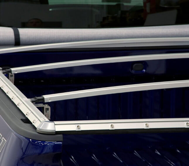 Laderaumabdeckung Classic Platinum: pulverbeschichteter Rahmen und Schienen