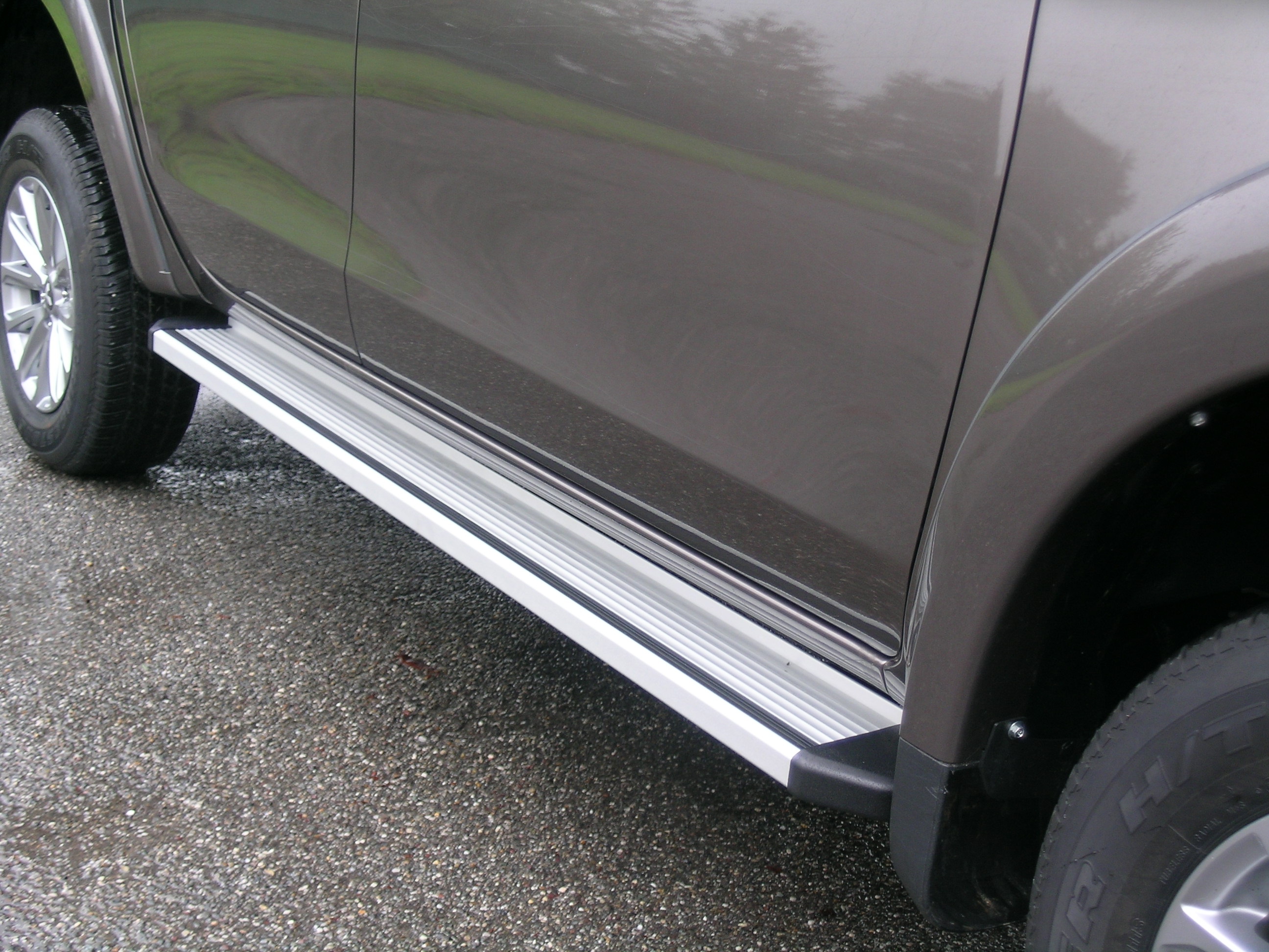NOVISAuto Trittbretter Modell STD Toyota Hilux Revo Doppelkabine NOVISAuto Trittbretter Modell STD-TRD