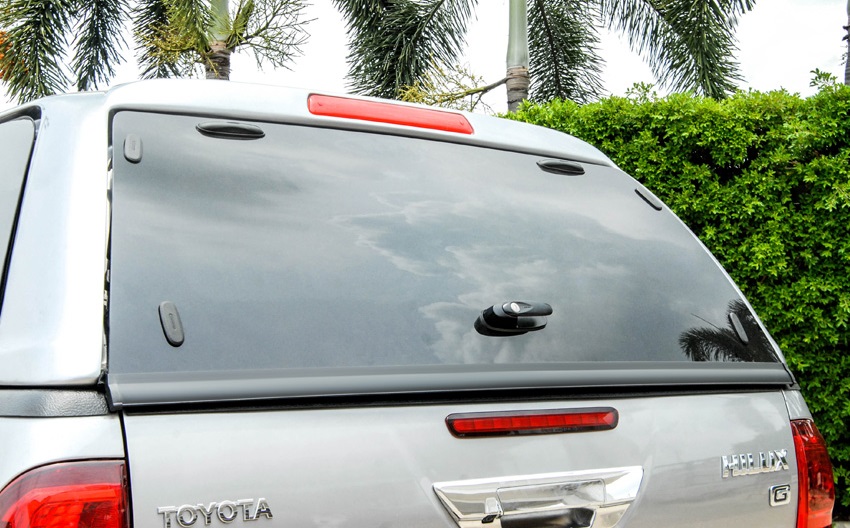 Heckansicht SON Hardtop mit Bremslicht Heckansicht SON Hardtop mit Bremslicht