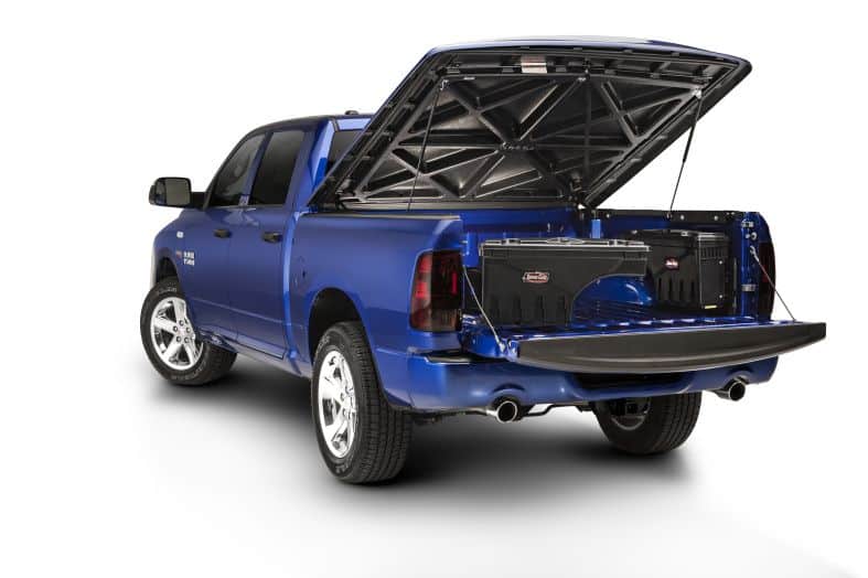 NOVISauto CARRYBOY Pickup Ladeflächen Werkzeugbox Staubox schwenkbar für GMC Sierra / Chevrolet Silverado 2019+ mit Abdeckungen und Hardtops kombinierbar